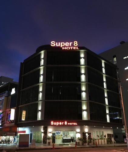 Super 8 bayan baru