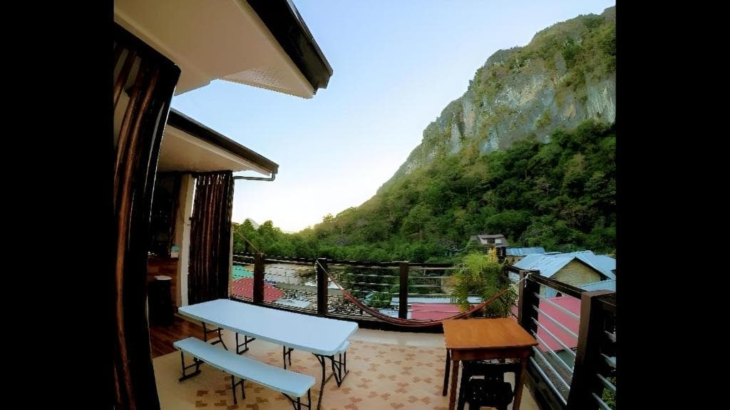 Lolo Bob's Bed And Breakfast