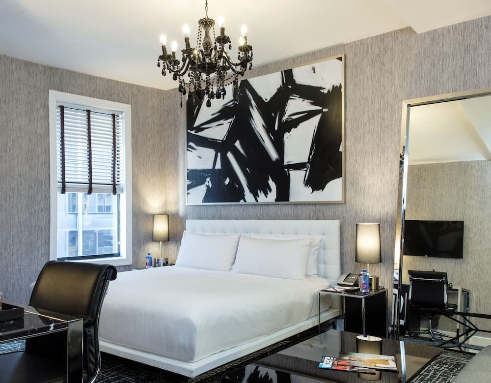 Square Hotel