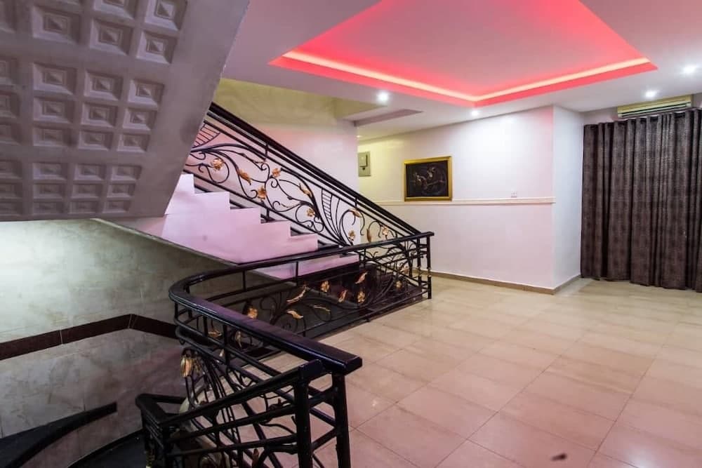 Chalon Suites