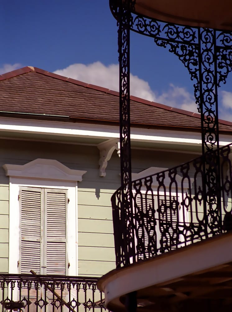 New Orleans architecture with historic residential streets near the French Quarter